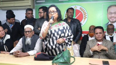 দলীয় সভায় বক্তব্য রাখছেন শেরীফা কাদের