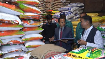 পর্যাপ্ত মজুত ও সরবরাহ থাকার পরও চট্টগ্রামে চালের বাজার অস্থির করে তুলেছেন ব্যবসায়ীরা