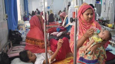 সরকারি-বেসরকারি হাসপাতালে বেড়েছে ঠান্ডাজনিত রোগীর বাড়তি চাপ