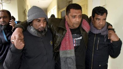 আহত নেতাকে হাসপাতালে নেওয়া হয়েছে