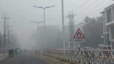 রাজশাহীতে বৃষ্টি ও তীব্র কুয়াশা
