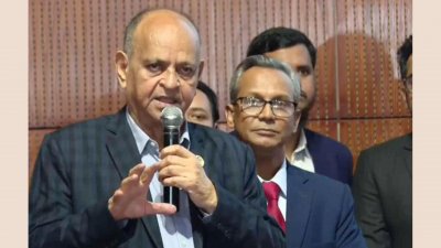সংবর্ধনা সভায় বক্তব্য রাখছেন স্বাস্থ্যমন্ত্রী ডা. সামন্ত লাল সেন