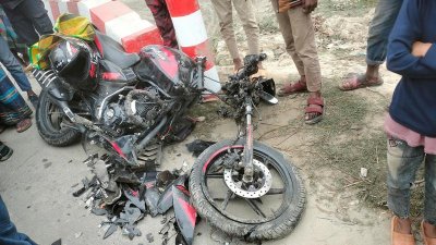 দুর্ঘটনা কবলিত মোটরসাইকেল