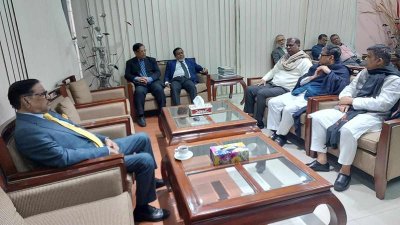 বিমানবন্দরের লাউঞ্জে ওবায়দুল কাদের