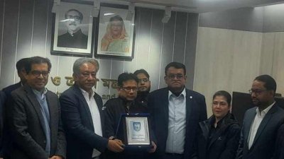 ক্রীড়ামন্ত্রী পাপনের সঙ্গে কাজী নাবিল আহমেদ ও সালাম মুর্শেদী