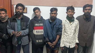 কোমরে ছুরি, জিহ্বায় ব্লেড নিয়ে ছিনতাই করতো তারা