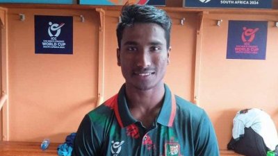 সেঞ্চুরি করেছেন আরিফুল