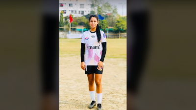 ইস্ট বেঙ্গলের হয়ে মাঠে নামার অপেক্ষায় সানজিদা আক্তার।