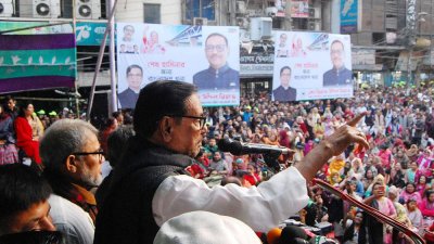 বঙ্গবন্ধু অ্যাভিনিউতে আওয়ামী লীগের ‘শান্তি ও গণতন্ত্র’ সমাবেশে বক্তব্য রাখছেন ওবায়দুল কাদের