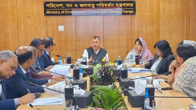 পর্যালোচনা সভায় পরিবেশ, বন ও জলবায়ু পরিবর্তন মন্ত্রী সাবের হোসেন চৌধুরী
