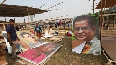 চলছে বইমেলার স্টল নির্মাণের কাজ