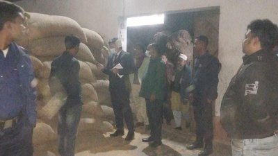 পৌরসভার লস্করপুর এলাকায় ঘোষ অটোমেটিক রাইস মিলে অভিযান