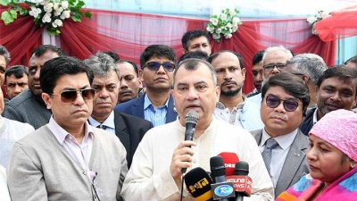 রাজধানীর গোড়ানে ‘সামাজিক অনুষ্ঠান কেন্দ্র’ নির্মাণের ভিত্তিপ্রস্তুর স্থাপনকালে বক্তব্য রাখছেন পরিবেশমন্ত্রী সাবের হোসেন চৌধুরী