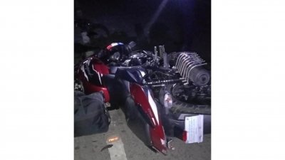 দুর্ঘটনাকবলিত মোটরসাইকেল