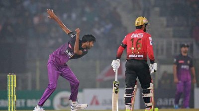 টানা তিন ম্যাচ জেতা চট্টগ্রামকে হারিয়েছে কুমিল্লা