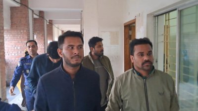 পুলিশের হেফাজতে গ্রেফতার ব্যক্তিরা