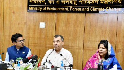 ৩৩৩ নম্বরে কল করে পরে ৪ চেপে পরিবেশ সংক্রান্ত যেকোনও অভিযোগ জানানো যাবে