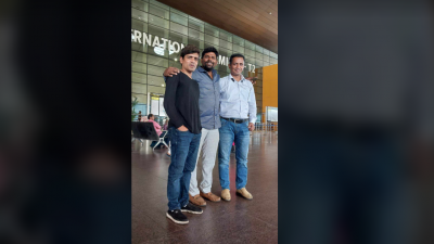 বাম দিক থেকে বিপ্লব,  ভি রাজা ও শুভ।