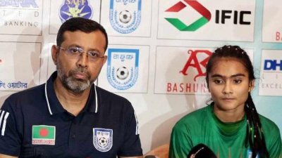 সংবাদ সম্মেলনে টিটু ও সাগরিকা
