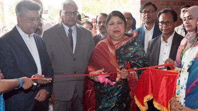 জাতীয় সংসদ সচিবালয়ের জাতীয় সংসদ ভবনে সংস্কারোত্তর মিডিয়া সেন্টারের উদ্বোধন করেন স্পিকার ড. শিরীন শারমিন চৌধুরী