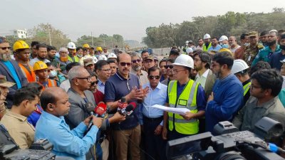 সূতিভোলা খালের উন্নয়ন কার্যক্রম পরিদর্শন করেন ঢাকা উত্তর সিটি করপোরেশনের (ডিএনসিসি) মেয়র মো. আতিকুল ইসলাম
