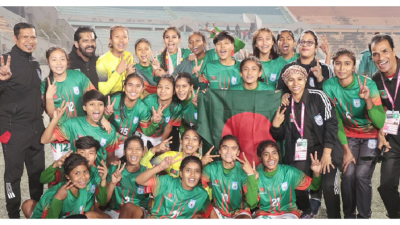 নাটকীয়তাপূর্ণ ম্যাচটি প্রায় সাড়ে চার ঘণ্টা পর শেষ হয়েছে যুগ্ম চ্যাম্পিয়ন ঘোষণার মাধ্যমে