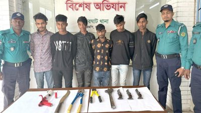 গ্রেফতার ডাকাত দলের সদস্যরা