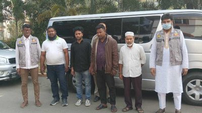 ডিবি হেফাজতে গ্রেফতার ব্যক্তিরা