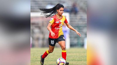 ইস্ট বেঙ্গলের জার্সিতে মাঠে সানজিদা