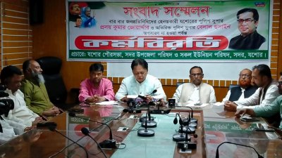 যশোর পৌরসভা হলরুমে সংবাদ সম্মেলন জনপ্রতিনিধিদের