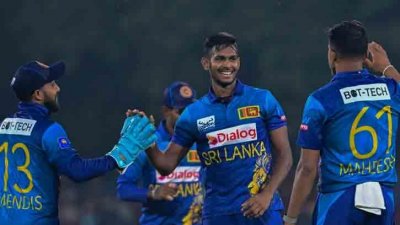 পাথিরানা আগুন ঝরানো বোলিং করেন