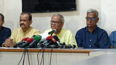 সংবাদ সম্মেলনে রুহুল কবির রিজভী (ছবি: প্রেস উইংয়ের সৌজন্যে)