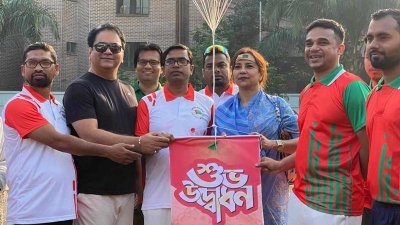 প্রীতি ম্যাচের উদ্বোধন করছেন অতিথিরা (ছবি: আয়োজকদের সৌজন্যে)