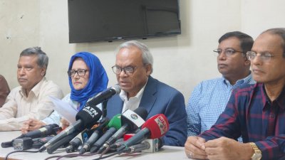 সংবাদ সংম্মেলনে রুহুল কবির রিজভী