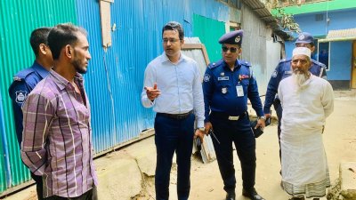 ভ্রাম্যমাণ আদালতের কাছে অপরাধ স্বীকার করেছে ওই যুবক