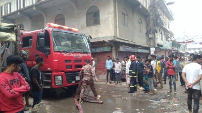 আগুন নিয়ন্ত্রণে আনে ফাইয়ার সার্ভিস