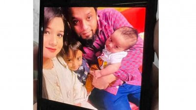স্বামী ও সন্তানদের সঙ্গে নাজিয়া (ছবি: সংগৃহীত)