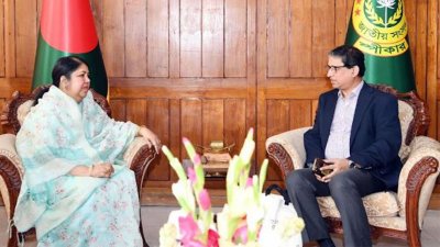স্পিকার ড. শিরীন শারমিন চৌধুরী ও নেদারল্যান্ডে নিযুক্ত বাংলাদেশের রাষ্ট্রদূত রিয়াজ হামিদুল্লাহ