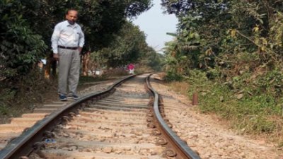 ঢাকা-সিলেট রেলপথের ১৫ ফুট রেললাইন বাঁকা হয়ে গেছে
