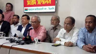 সংবাদ সম্মেলনে বিএনপির কর্মসূচি ঘোষণা করেন দলের সিনিয়র যুগ্ম মহাসচিব অ্যাডভোকেট রুহুল কবির রিজভী