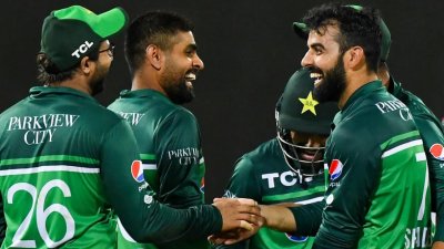 বাবরদের ফিটনেসে সন্তুষ্ট নন নাকভি (ছবি: এএফপি)