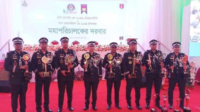 র‌্যাবের ২০তম প্রতিষ্ঠাবার্ষিকী উপলক্ষে বাহিনীর সদস্যদের ও বিভিন্ন ইউনিটকে পেশাগত কাজে অসামান্য অবদানের জন্য পুরস্কার দেওয়া হয়েছে
