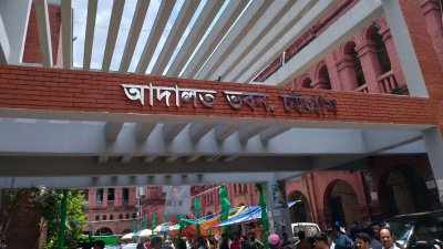 যুবককে অস্ত্র দিয়ে ফাঁসানোর অভিযোগে ৮ পুলিশ সদস্যের বিরুদ্ধে মামলা