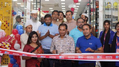 আউটলেট উদ্বোধন করেন  হাবিবুল বাশার সুমন