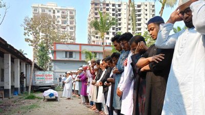 কুমিল্লা সরকারি কলেজের মাঠে অবন্তিকার জানাজা
