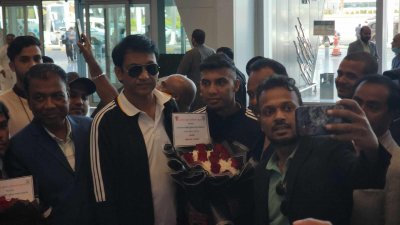 কুয়েতে ফুলেল শুভেচ্ছায় সিক্ত জামালরা