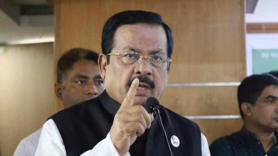 আলোচনা সভায় বক্তব্য রাখছেন জাহাঙ্গীর কবির নানক