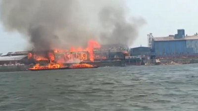 জ্বলছে আগুন