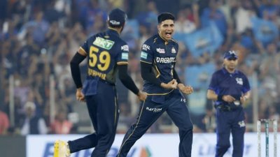 জয় দিয়ে আইপিএলে নেতৃত্ব শুরু হলো গিলের