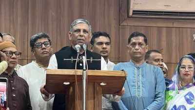 বক্তব্য দিচ্ছেন  আ ফ ম বাহাউদ্দিন নাছিম
